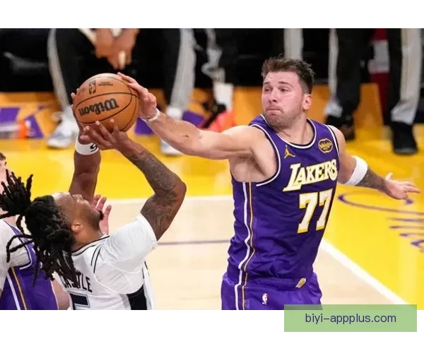 底线不可触碰 追梦发声力挺东契奇保护家人 霍里言论纯属借势炒作